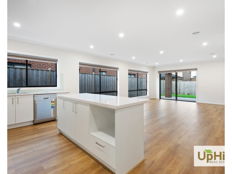 37 Dexter Crescent, Clyde North VIC 3978