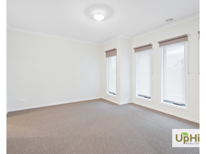 37 Dexter Crescent, Clyde North VIC 3978