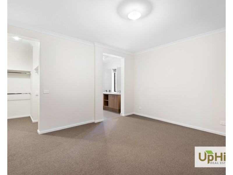 37 Dexter Crescent, Clyde North VIC 3978