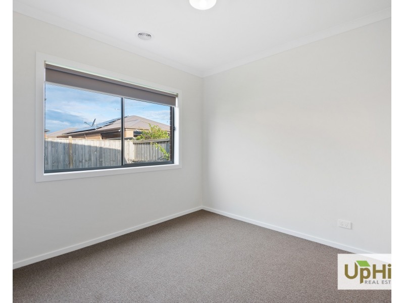 37 Dexter Crescent, Clyde North VIC 3978
