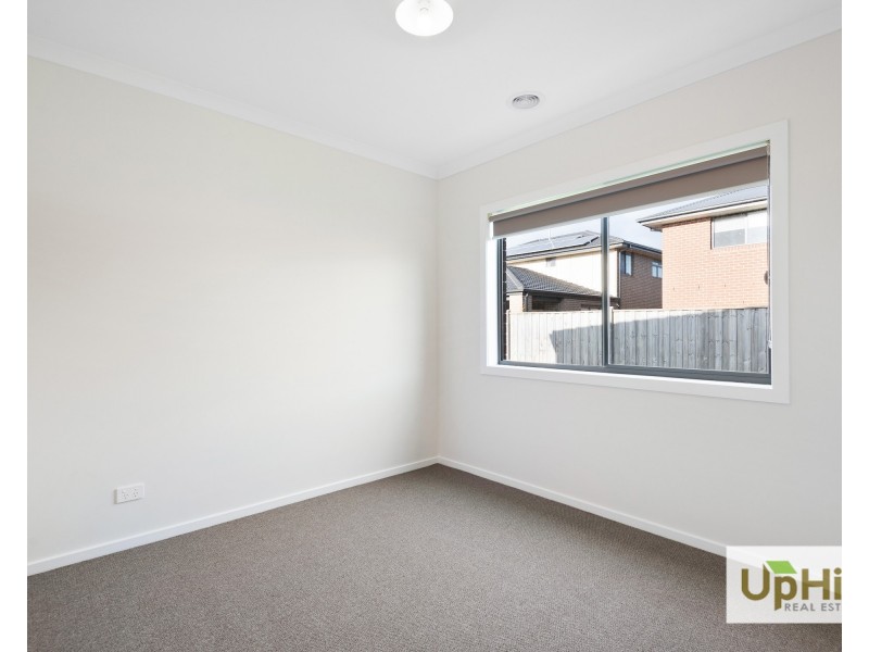 37 Dexter Crescent, Clyde North VIC 3978