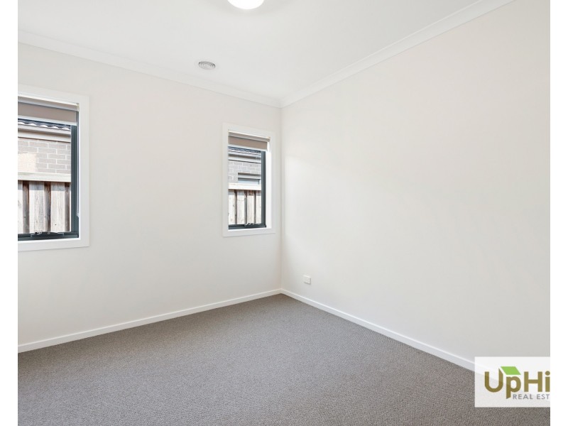 37 Dexter Crescent, Clyde North VIC 3978