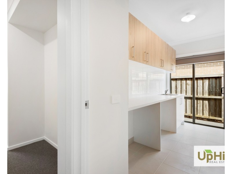 37 Dexter Crescent, Clyde North VIC 3978