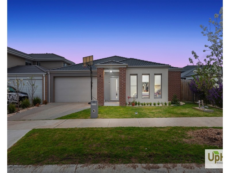3 Majorca Drive, Clyde North VIC 3978