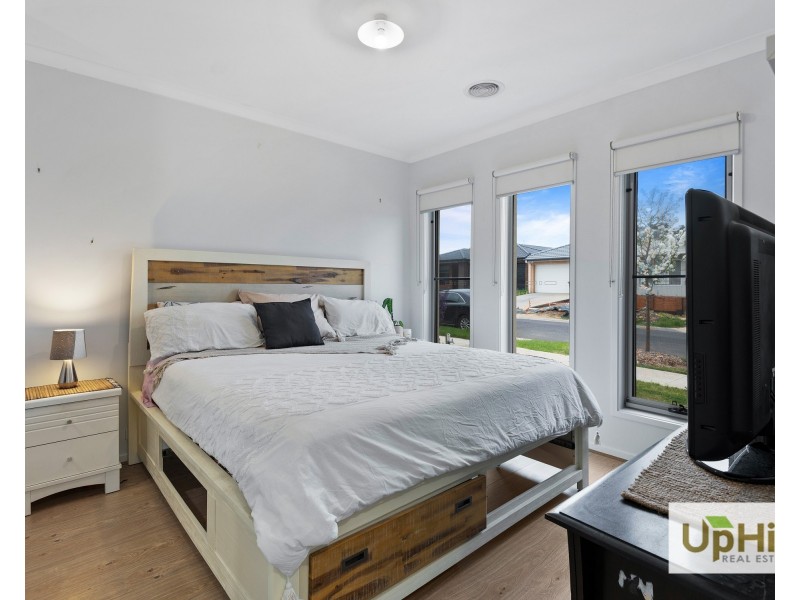 3 Majorca Drive, Clyde North VIC 3978