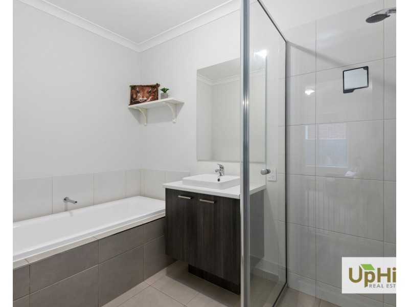 3 Majorca Drive, Clyde North VIC 3978