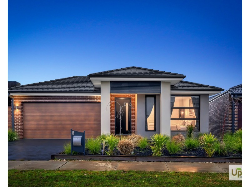 8 Clovis Ave, Clyde North VIC 3978