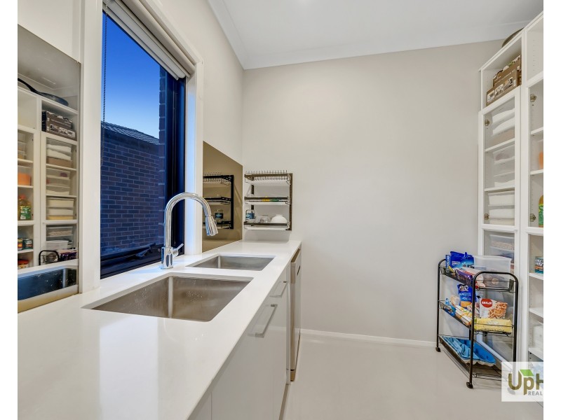 8 Clovis Ave, Clyde North VIC 3978