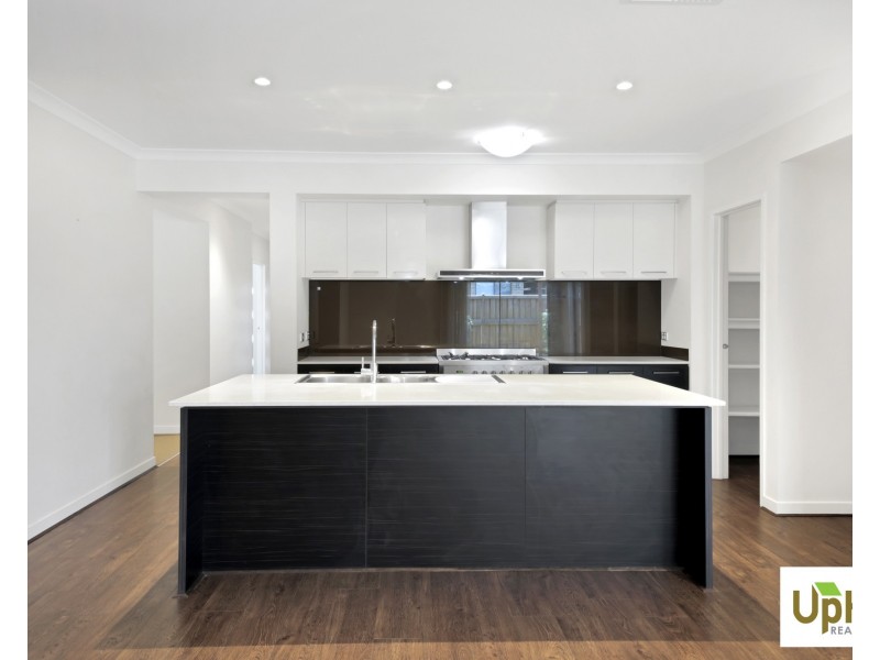 5 Dame Avenue, Clyde North VIC 3978