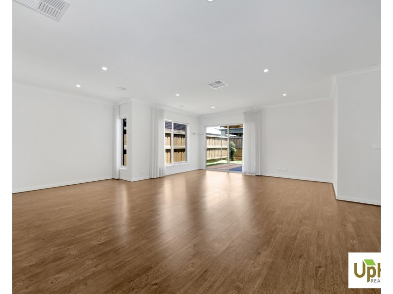 5 Dame Avenue, Clyde North VIC 3978