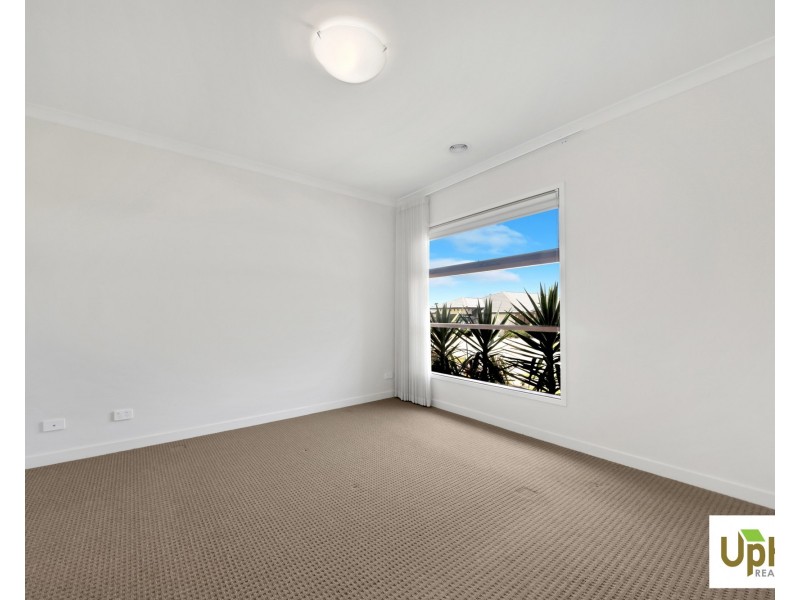 5 Dame Avenue, Clyde North VIC 3978