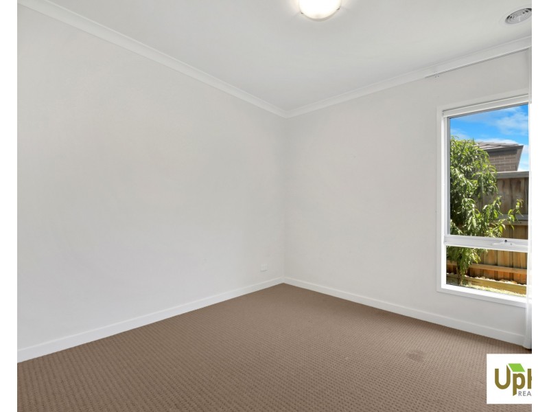 5 Dame Avenue, Clyde North VIC 3978