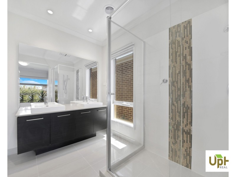 5 Dame Avenue, Clyde North VIC 3978