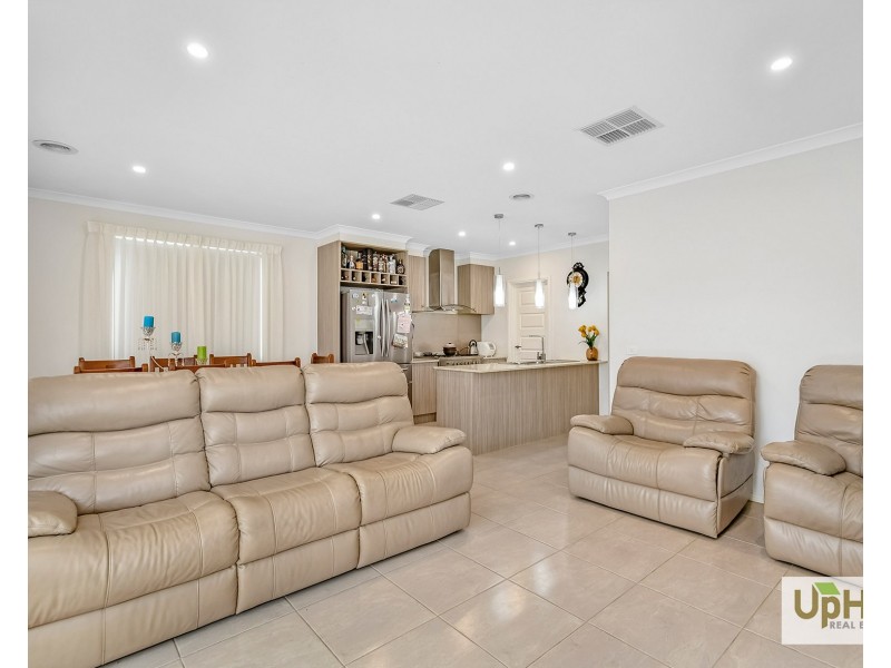 7 Cochin Drive, Clyde North VIC 3978