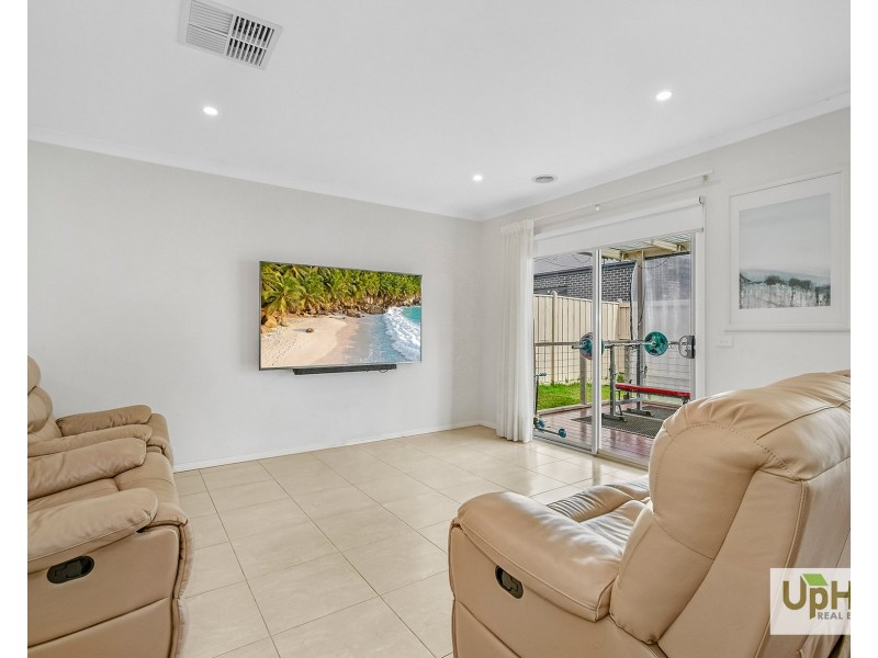 7 Cochin Drive, Clyde North VIC 3978