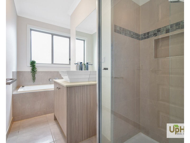 7 Cochin Drive, Clyde North VIC 3978