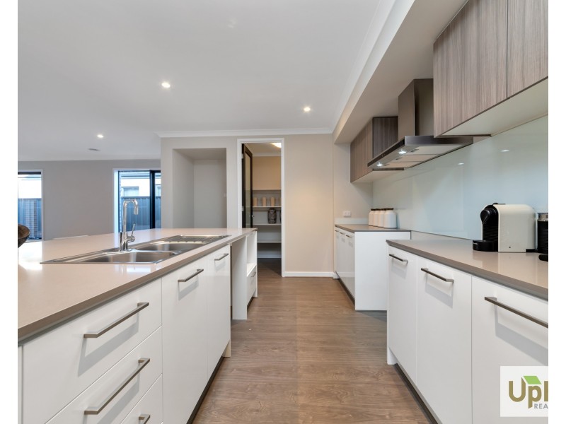 106 Yaralla cct, Clyde VIC 3978