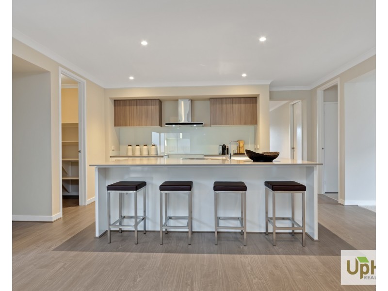 106 Yaralla cct, Clyde VIC 3978