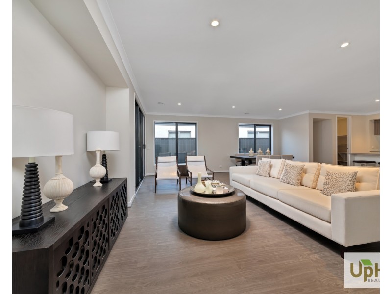 106 Yaralla cct, Clyde VIC 3978