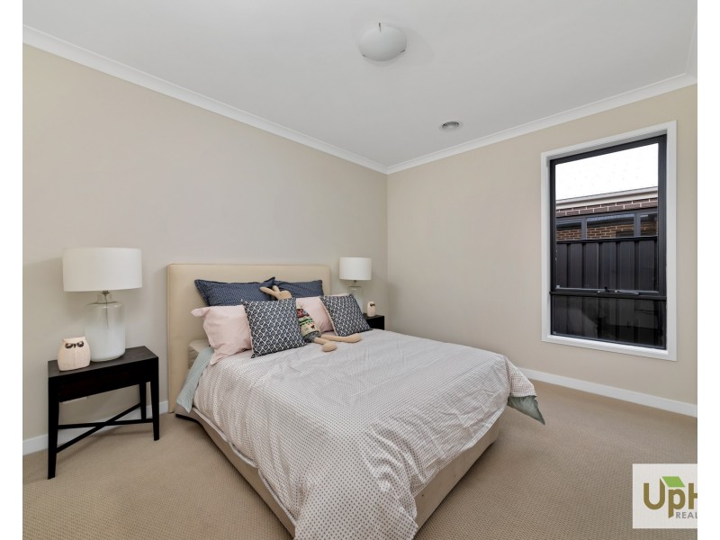 106 Yaralla cct, Clyde VIC 3978