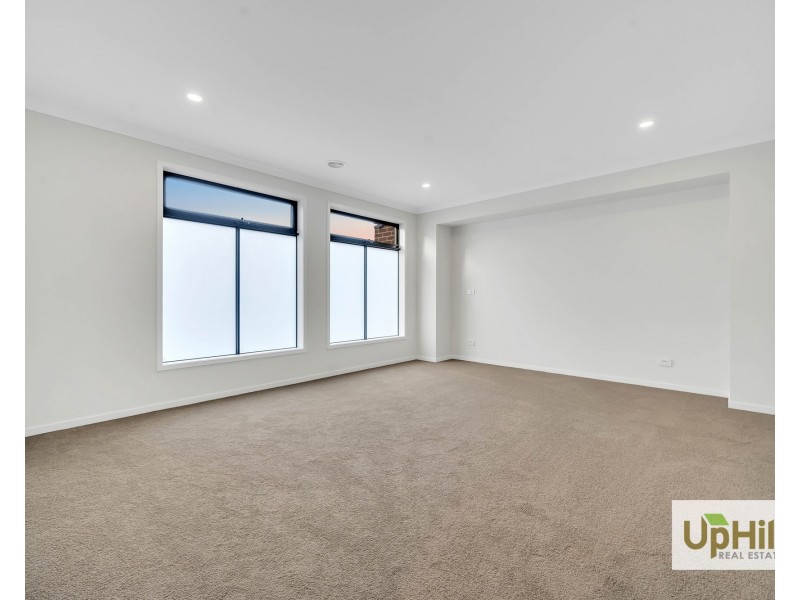 34 Treehouse Avenue, Clyde VIC 3978