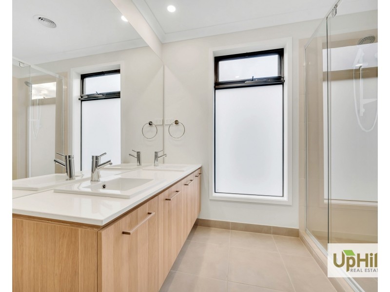 34 Treehouse Avenue, Clyde VIC 3978