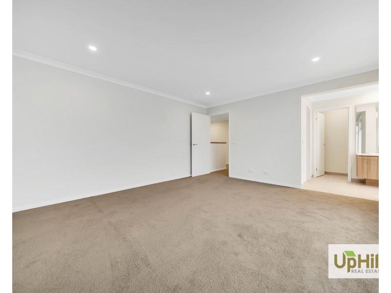 34 Treehouse Avenue, Clyde VIC 3978