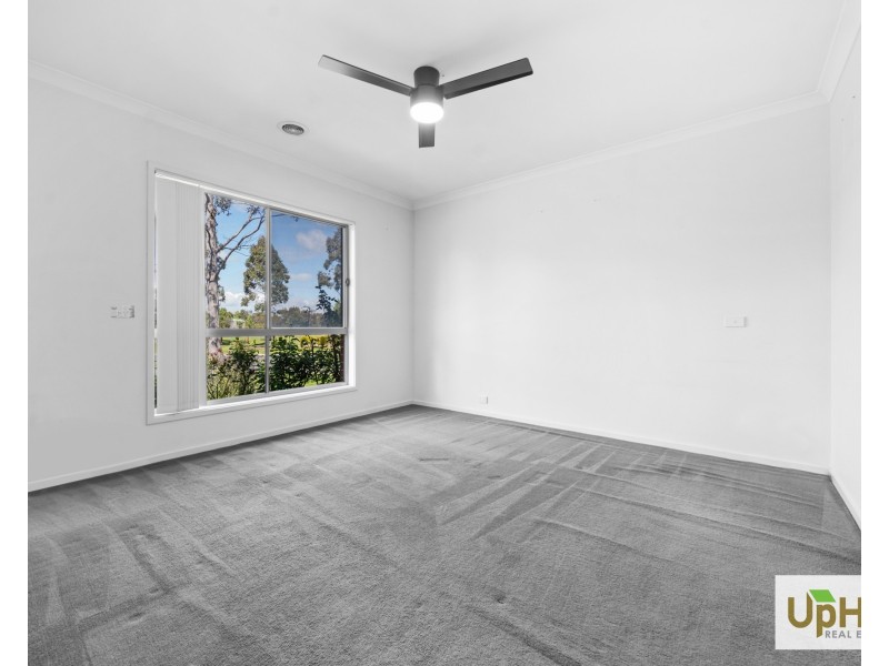123 Selandra Boulevard, Clyde North VIC 3978