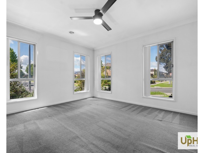 123 Selandra Boulevard, Clyde North VIC 3978