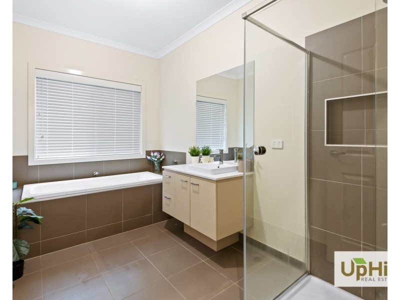 22 Gossamer Way, Narre Warren South VIC 3805