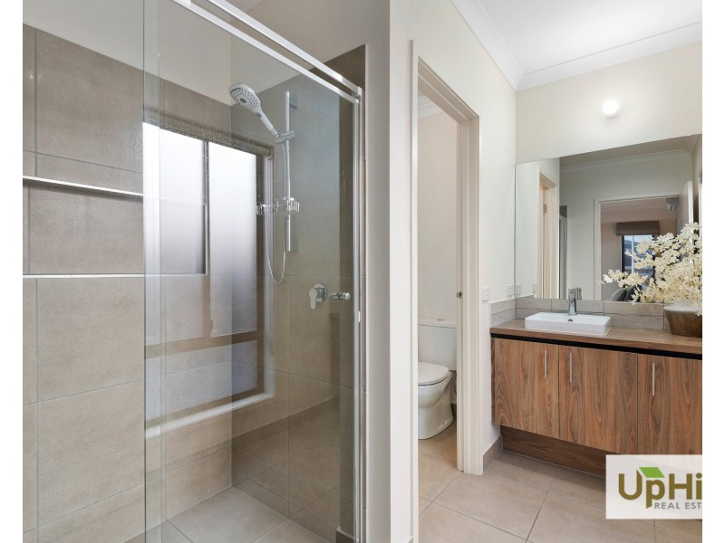 10 Seed Crescent, Clyde North VIC 3978