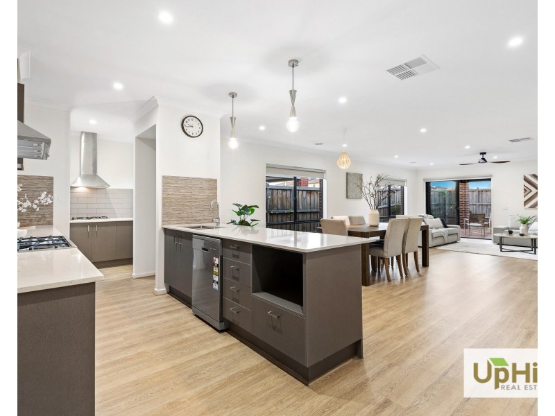 10 Seed Crescent, Clyde North VIC 3978