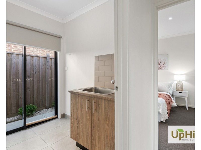 10 Seed Crescent, Clyde North VIC 3978