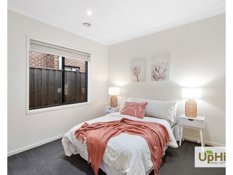 10 Seed Crescent, Clyde North VIC 3978