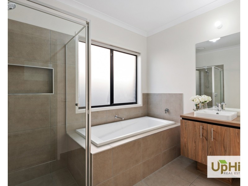 10 Seed Crescent, Clyde North VIC 3978