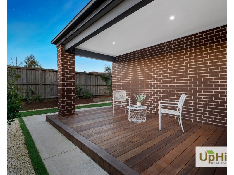10 Seed Crescent, Clyde North VIC 3978