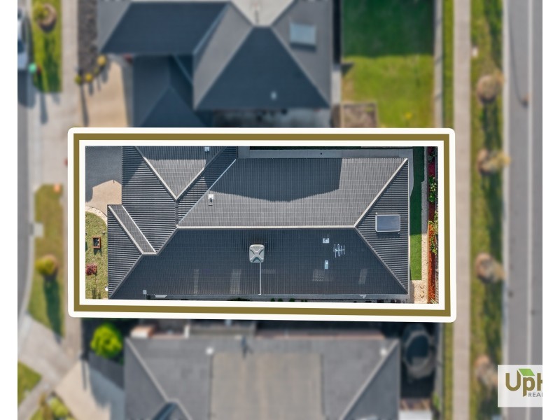 10 Seed Crescent, Clyde North VIC 3978