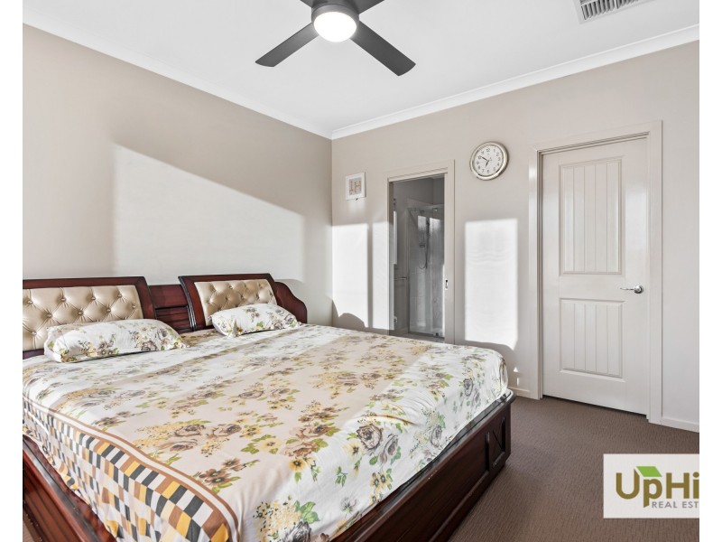 19 Blundy Boulevard, Clyde North VIC 3978