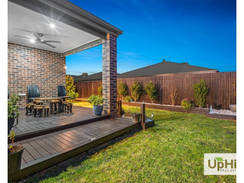 19 Blundy Boulevard, Clyde North VIC 3978