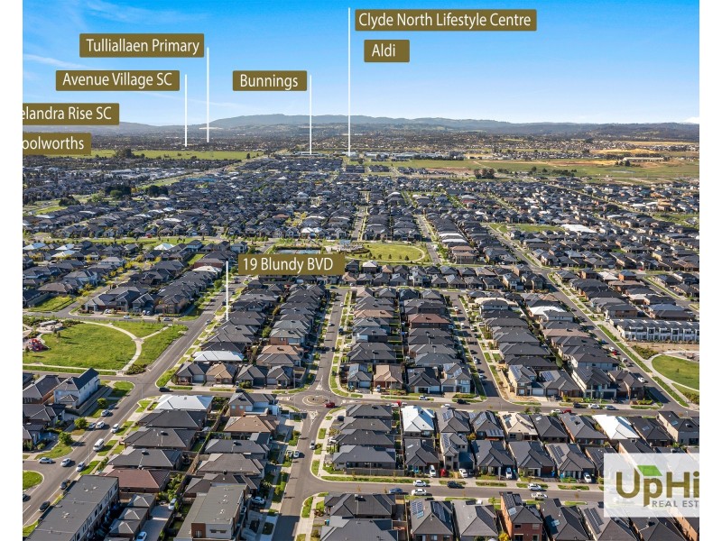 19 Blundy Boulevard, Clyde North VIC 3978