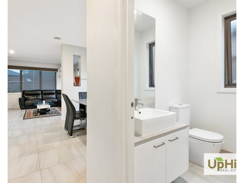 Clyde North VIC 3978