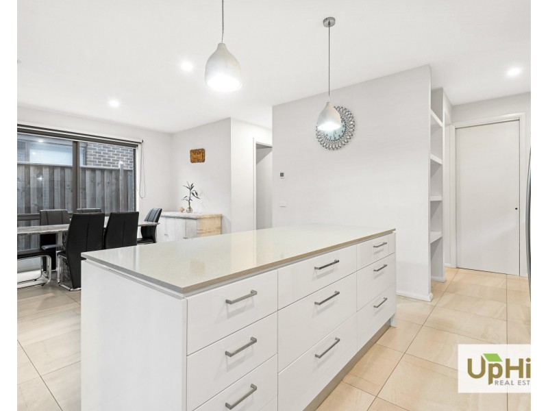 Clyde North VIC 3978