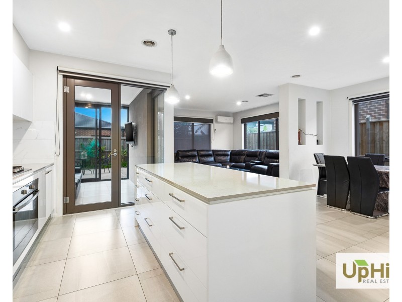 Clyde North VIC 3978