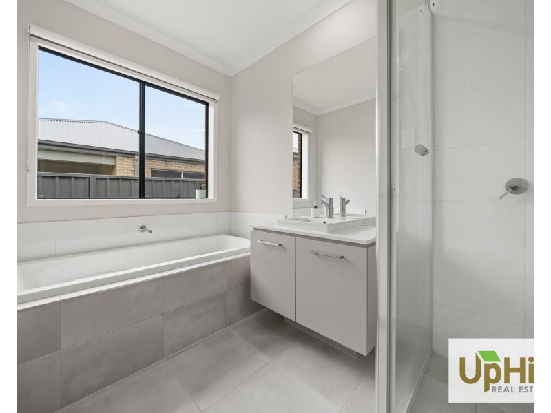 68 Yaralla Circuit, Clyde VIC 3978