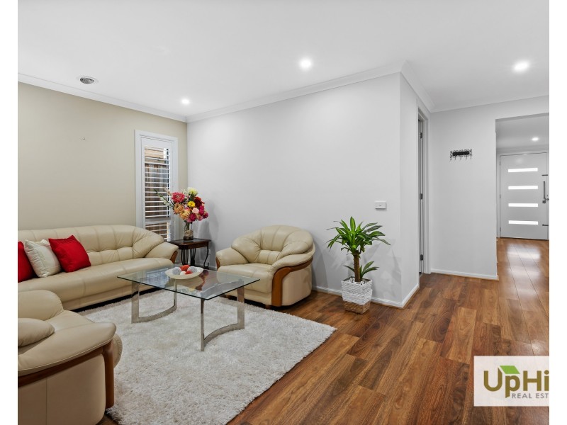 28 Hartland Drive, Cranbourne North VIC 3977