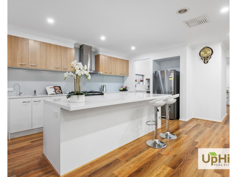 28 Hartland Drive, Cranbourne North VIC 3977