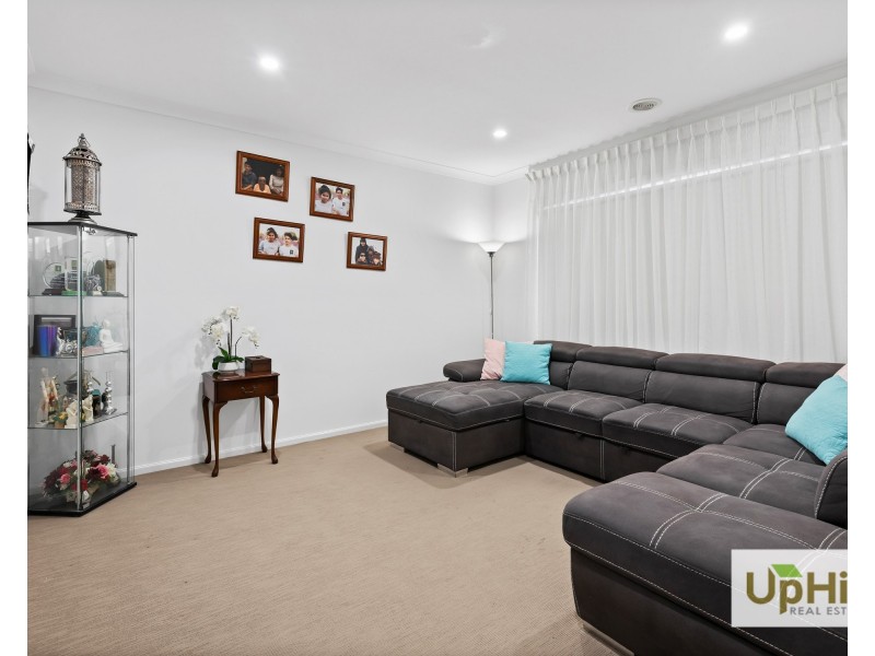 28 Hartland Drive, Cranbourne North VIC 3977