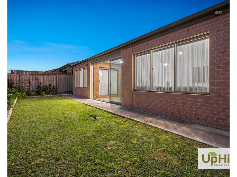 28 Hartland Drive, Cranbourne North VIC 3977
