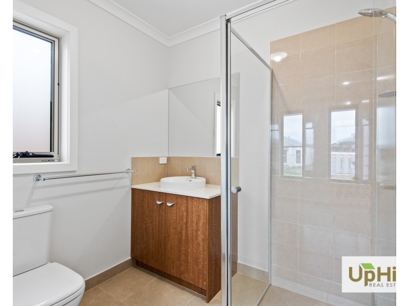 5 Winnows Street, Officer VIC 3809