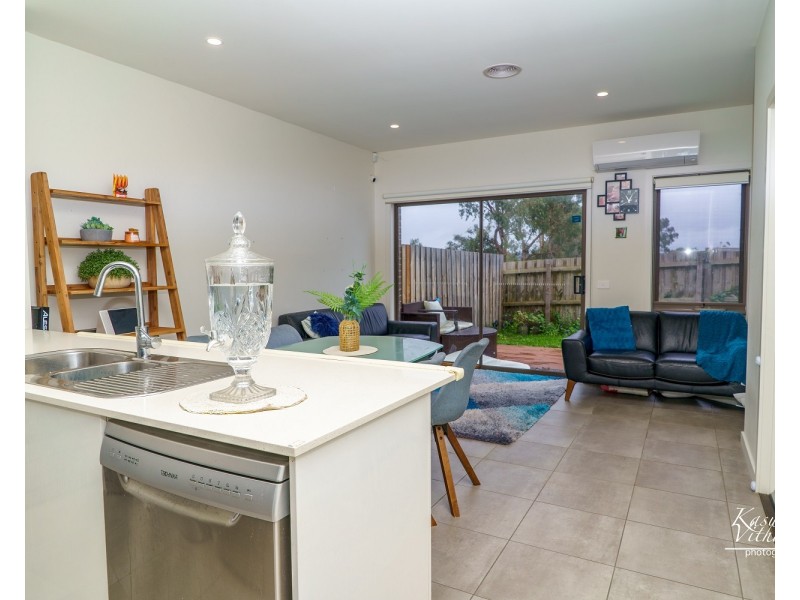 5/16 Sylvanwood Crescent, Narre Warren VIC 3805